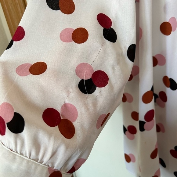 Van  Heusen large polka dot pop over blouse - Picture 11 of 11
